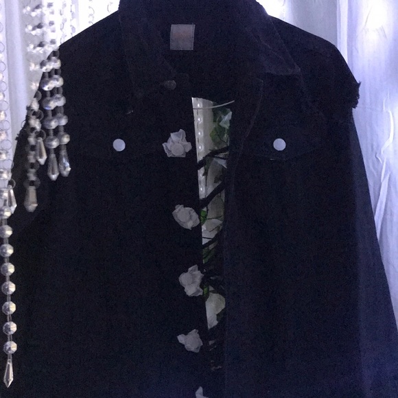 Distressed black jean jacket - Picture 3 of 4